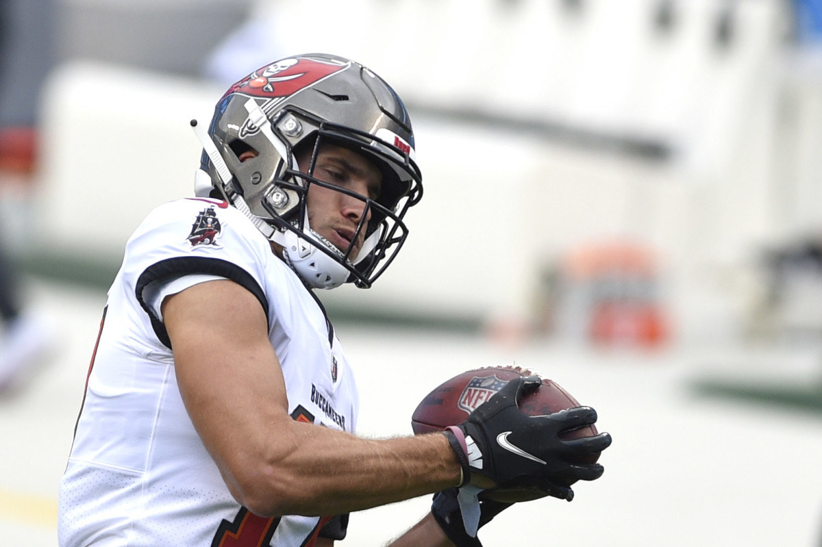 Nov 15, 2020; Charlotte, North Carolina, USA; Tampa Bay Buccaneers wide receiver Justin Watson (17) warms up before the game at Bank of America Stadium. Mandatory Credit: Bob Donnan-USA TODAY Sports
